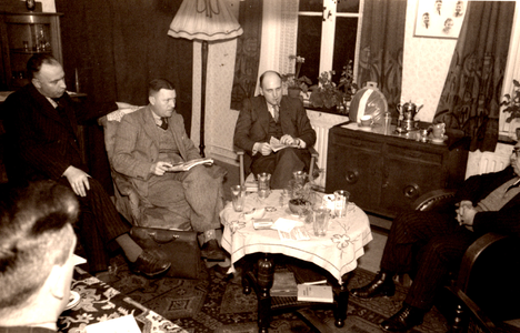  Vergadering Actie Comité Rhenen Opwaarts, v.l.n.r. G.J. Bleumink, H. Laheij, C.C.P. Wolff, S.A.M. Stevens en C.P. van Dijk
