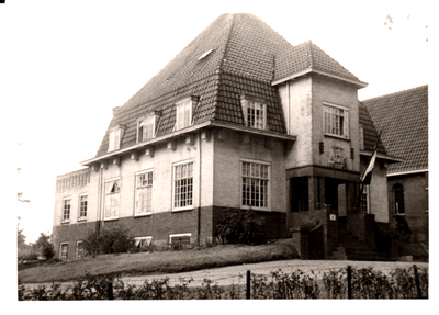 Voormalig Wijkgebouw Rhenen, gesticht in het jaar 1927