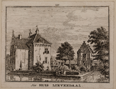  Gezicht op de zij- en voorgevel van huis Lievendaal met poortgebouw en gracht (no. 239)