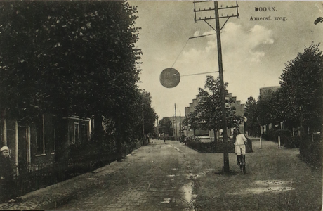  In het midden huisje Tuilland, later garage Van Os, gekocht van Van de Weerthof