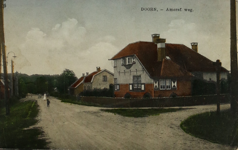  In 1907 gebouwd. Dit huis had aanvankelijk de bestemming van ziekenhuisje voor patiënten met besmettelijke ziekten. In ...