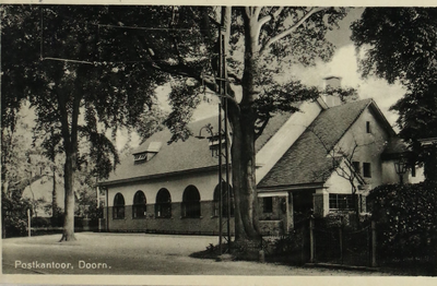  In maart 1936 is villa Rozenburg afgebroken. Op deze plaats werd het nieuwe postkantoor gebouwd. De opening was op 10 ...