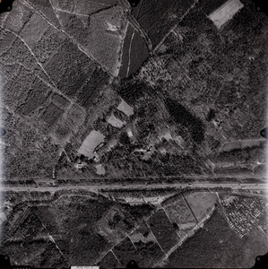  Luchtfoto gemeente Doorn: Heuvelrug-zijde met oa. A12 en recreatiepark De Maarnse Berg (strook 003, foto 0057)