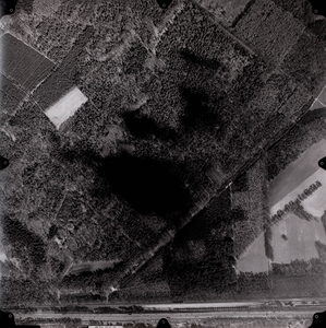  Luchtfoto gemeente Doorn: Heuvelrug-zijde met oa. A12, grindgat en het gebied ten noorden daarvan (strook 004, foto 0079)
