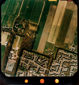  Luchtfoto (kleur) gemeente Doorn: Langbroek-zijde met oa. skeelerbaan, sporthal, Hoogsteeg (nr. 5857)