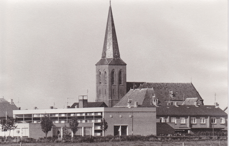  Gezicht op Dorpshuis en kerk