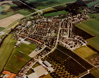  Luchtfoto vanuit het westen op de bebouwde kom van Cothen