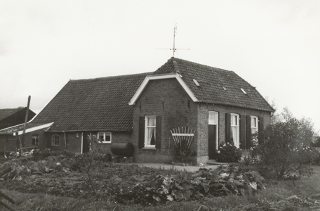  Boerderij 'Dambosch' (bewoner A.A. Middelwaart).