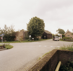  Het kruispunt Langbroekerdijk, met naar links de B-nummers en naar rechts de A-nummers, met de Wijkerweg en de ...