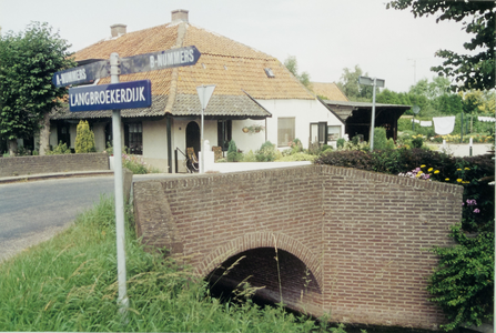  In buurtschap de Stenen Brug op de hoek van de Langbroekerdijk.