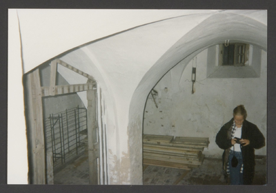  Kasteel, benedenverdieping tijdens restauratie, met fotograaf