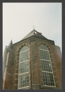  Het koor van de St. Andrieskerk met twee spitsboogvensters gezien vanaf de Nederstraat.