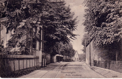  Straatbeeld met Oude remise (rechts) en trambaan, links Theekoepel ds Coolhaas