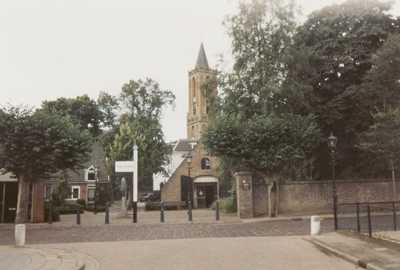  Voorgevel tabaksteeltmuseum (voor renovatie) met pleintje naast bibliotheek vanaf begin Dorpshuisplein