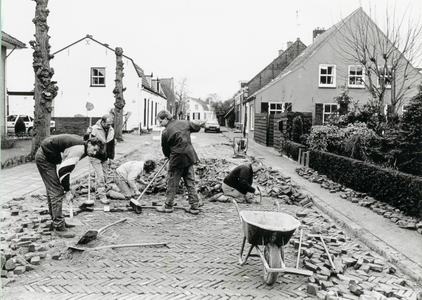  Herstel van de bestrating bij nieuw gebouwde woningen (voorheen Postkantoor, later Elisabethschool)