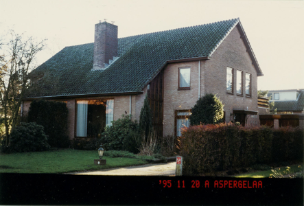  Woning, voorgevel met voortuin