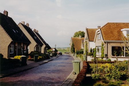  Straatbeeld Donkerstraat vanaf de Van Reede Ginckellaan