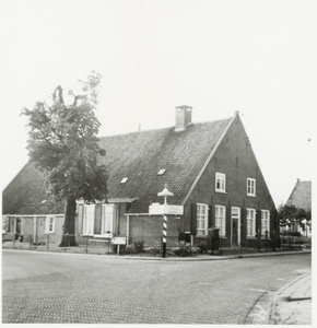  Woning, hoek Kersweg, tekst achterzijde: Amerongen plan G van de Grift. Boerderij vanaf hoek Donkerstraat