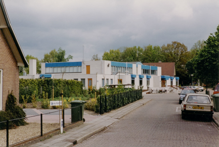  Straatbeeld met gerenoveerd Dorpshuis