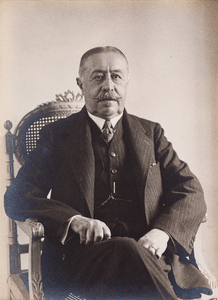  Portretfoto van Godard John George Charles graaf van Aldenburg Bentinck (1857-1940)