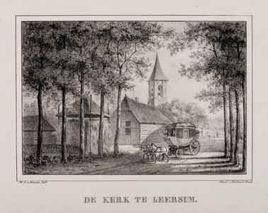  Gezicht in het dorp Leersum met de toren van de NH-kerk op de achtergrond en een houten schuur, hooiberg en een dichte ...