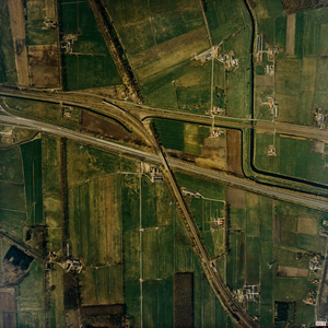  Luchtfoto van de gemeente Leersum met gebied rond de kruising van de A12 met de spoorlijnen Utrecht-Arnhem en ...