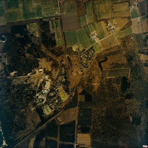  Luchtfoto van de gemeente Leersum met gebied rond de Scherpenzeelseweg met vakantiepark Ginkelduin (serie II, 289)