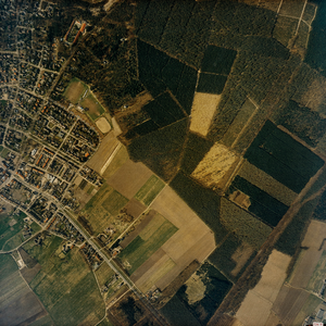  Luchtfoto van de gemeente Leersum met gebied rond de Rijksstraatweg en de Boerenbuurt met de Achterweg (serie II, 294)