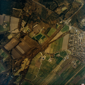 Luchtfoto van de gemeente Leersum met gebied rond de Nieuwe Steeg en de Middelweg met huis Broekhuizen (serie II, 304)