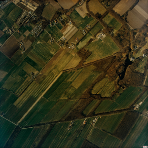  Luchtfoto van de gemeente Leersum met gebied de Buurtweg en de Amerongerwetering met huis Broekhuizen (serie II, 310)