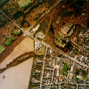  Luchtfoto van de gemeente Leersum met gebied rond de Rijksstraatweg en de kruising ervan met de Maarsbergseweg alsmede ...