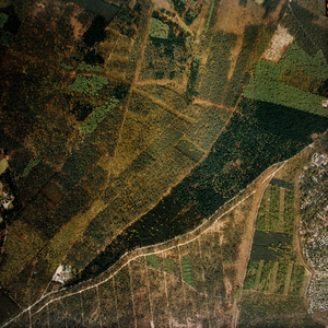  Luchtfoto van de gemeente Leersum met bosgebied ten zuiden van de Scherpenzeelseweg met vakantiepark Ginkelduin (serie ...