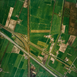  Luchtfoto van de gemeente Leersum met gebied rond de spoorlijn Utrecht-Arnhem, de A12 en de Haarweg (serie III, V6145)