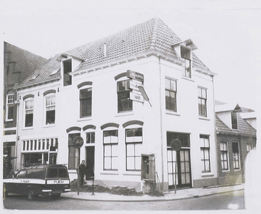  Hoekhuis.