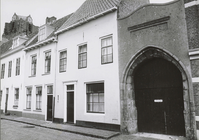  Voormalige synagoge, in 1923 verbouwd tot woonhuis, daarnaast de achteringang van de Nederhoff.