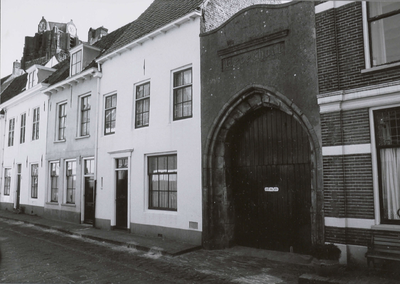  Voormalige synagoge, in 1923 verbouwd tot woonhuis, daarnaast de achteringang van de Nederhoff.
