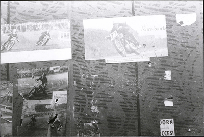  Affiches van een motorcross (Race-koorts). Op de affiche links onder staat: Jan Bosman heeft het nog niet verleerd! ...