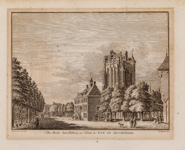  Gezicht vanuit het westen in de Markt van Wijk bij Duurstede met stadhuis en kerk