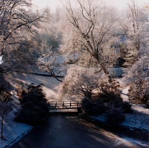  Gezicht, vanuit huis Duurstede, op het besneeuwde park en de singel voor de Wildkamp