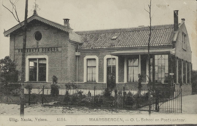  Openbare Lagere School De Merseberch te Maarsbergen.Ook het postkantoor van Maarsbergen was hier gevestigd.Rechts ...