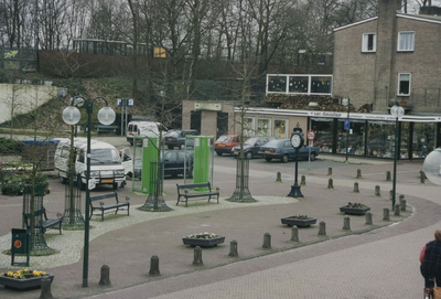  Gezicht op het NS Station Maarn met rechts de voormalige winkel van Dasselaar.