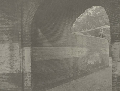 Afbraak van het uit 1844 daterende tunneltje (De Poort) onder de spoorlijn in de provinciale weg Amersfoort-Doorn in 1953