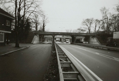  Viaducten onder spoorweg en snelweg A12, op de kruising met de provinciale weg Amersfoort-Doorn, gezien vanuit het noorden.