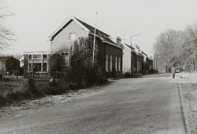  Voormalige dienstwoningen voor het personeel van de Nederlandse Spoorwegen (NS), dat werkzaam was op het ...