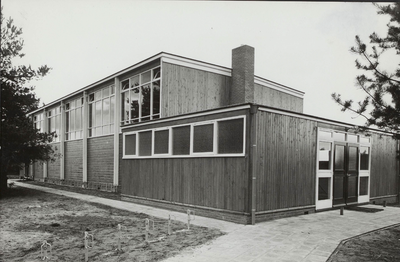  De voormalige houten sporthal aan de Tromplaan, gebouwd in 1959. Geopend 10-9-1960.