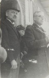  Het 12½ jarig ambtsjubileum van burgemeester Everwijn Lange op 30 april 1937.Namens de burgerij werden twee lantaarns ...
