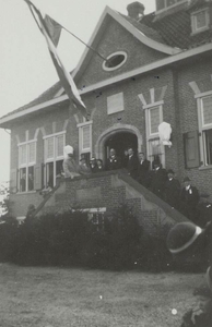  12½ jarig ambtsjubileum van burgemeester Everwijn Lange op 30 april 1937. Bordesscene