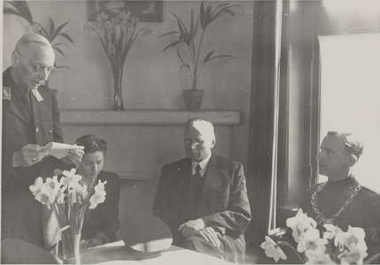  Installatie van de NSB burgemeester J. P. A. de de Monyé op 16-4-1943.Aan het woord is de NSB commissaris ...