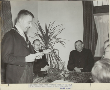  Installatie van burgemeester mr. G. A. W. C. baron van Hemert tot Dingshof op 13 oktober 1952.