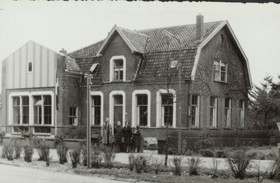  De openbare lager school in Maarsbergen werd geopend op 1 oktober 1863 als eerste school in de gemeente.De ...